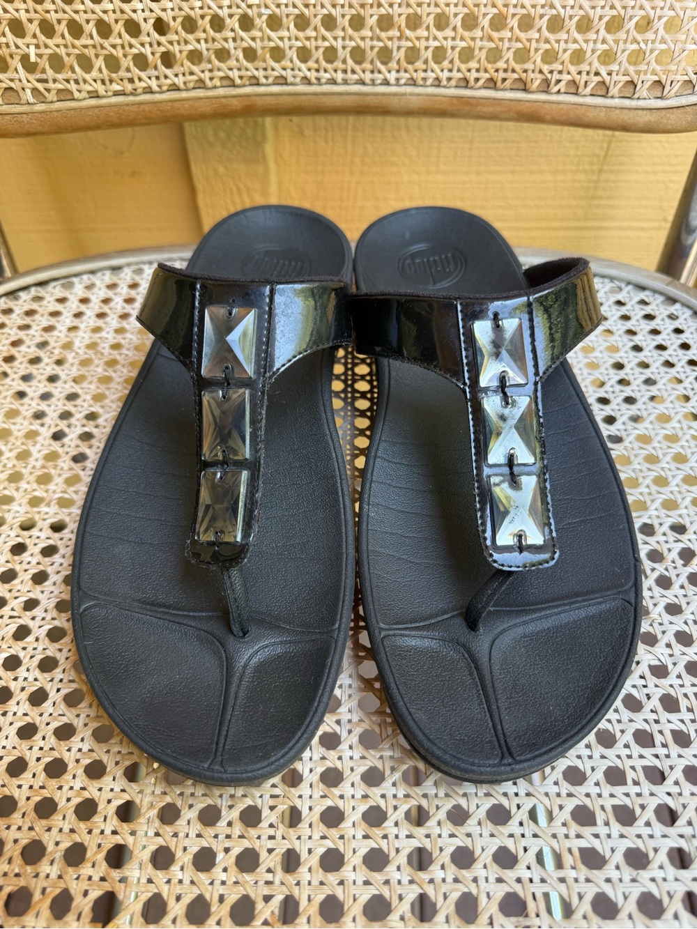 FitFlop Black Patent Jeweled Toe Sandals size 11